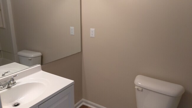 Foto del edificio - 2BR townhome move-in ready!
