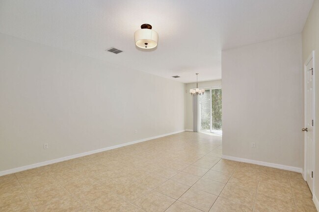 Foto del edificio - Stylish 3/2.5 Townhome with Open Floor Pla...
