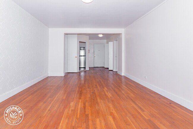 Foto del edificio - 270 Clarkson Ave