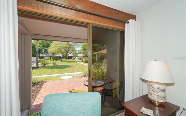 Foto del edificio - 3541 Longmeadow
