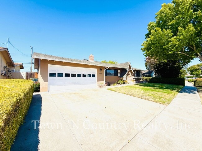 Building Photo - Charming 3-Bedroom Home with Modern Update...