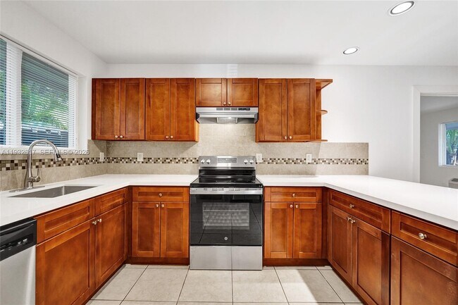 Foto del edificio - 30 SW 8th St