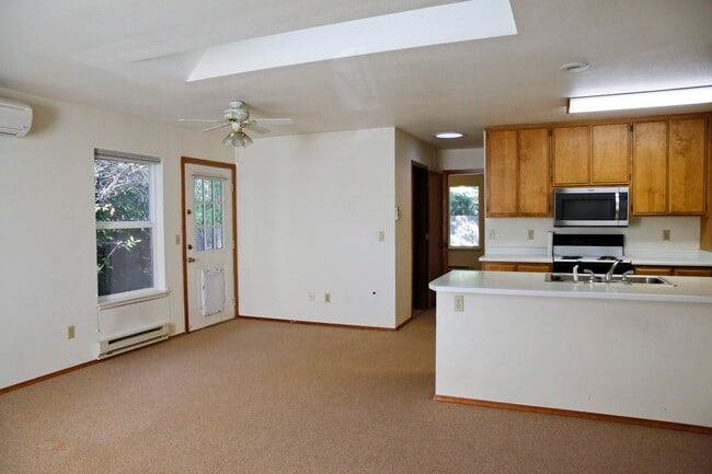 Building Photo - 540 Clay St