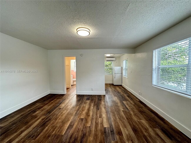 Building Photo - 1821 Thomas St