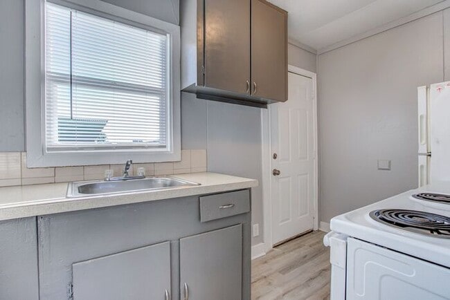 Building Photo - Beautiful 1 bed/ 1 bath ready for you to c...