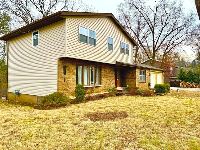 Building Photo - 127 Hickory Rd