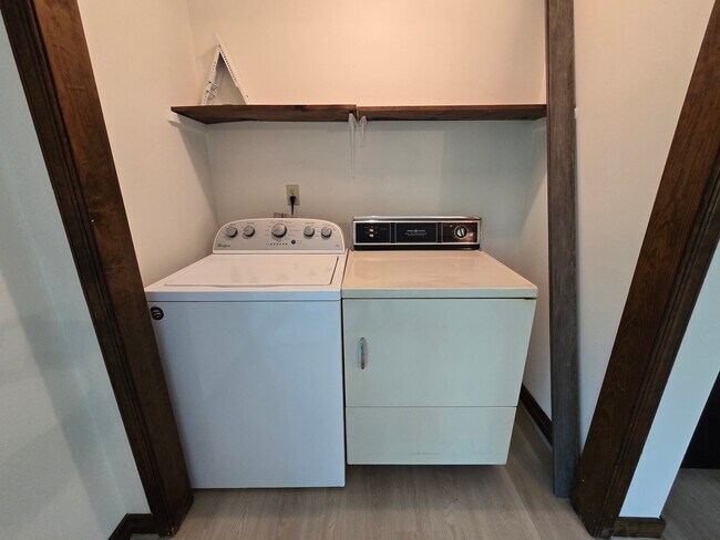 Foto del edificio - 6308 Lakeshore Dr