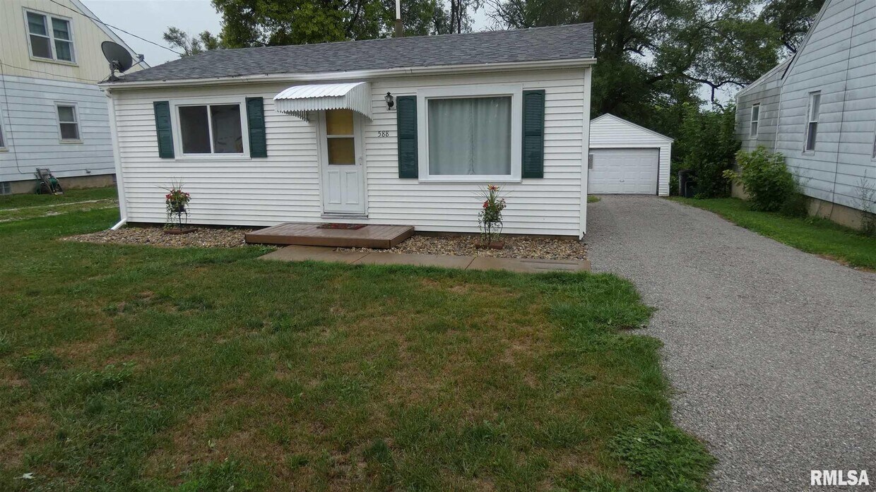 Primary Photo - 588 Dempsey St