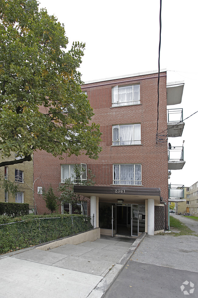 Foto principal - 2355 Lake Shore Blvd W