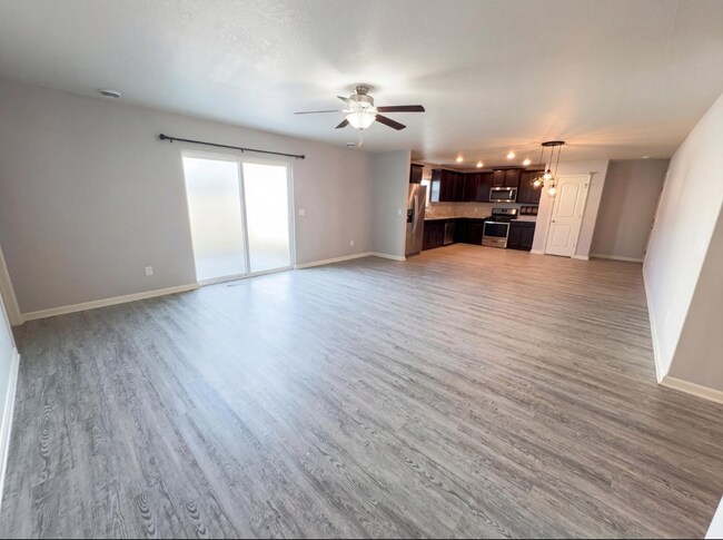 Building Photo - 1093 Sunset Ave