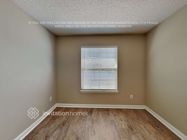 Foto del edificio - 7624 Fawn Lake Dr N