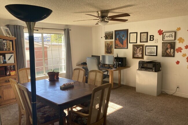 Foto del edificio - "Bright and Spacious 4-Bed Townhouse in Pr...