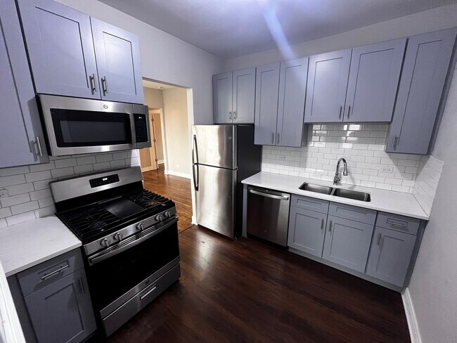 Foto del edificio - 3353 W Sunnyside Ave