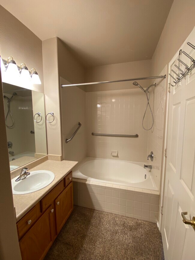 Foto del edificio - 3815 Riviera Grove