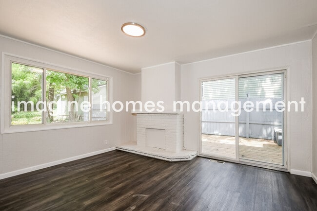 Building Photo - 853 Liggett Ave