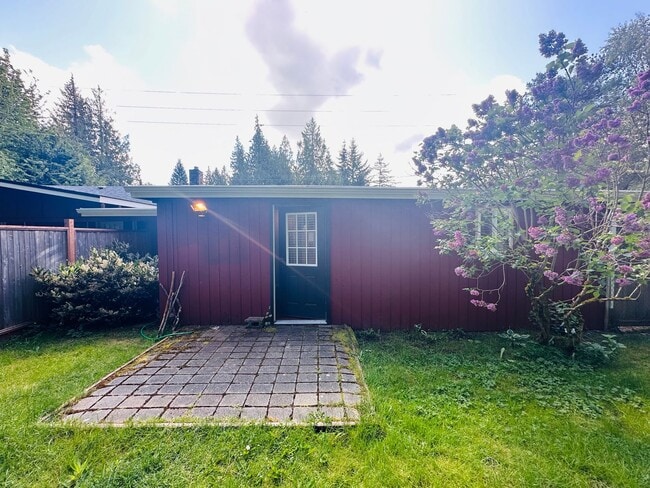 Building Photo - Charming 2-Bedroom Home Near Lake Padden