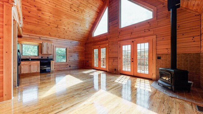 Building Photo - One of a Kind - Gorgeous Log Cabin in Cann...