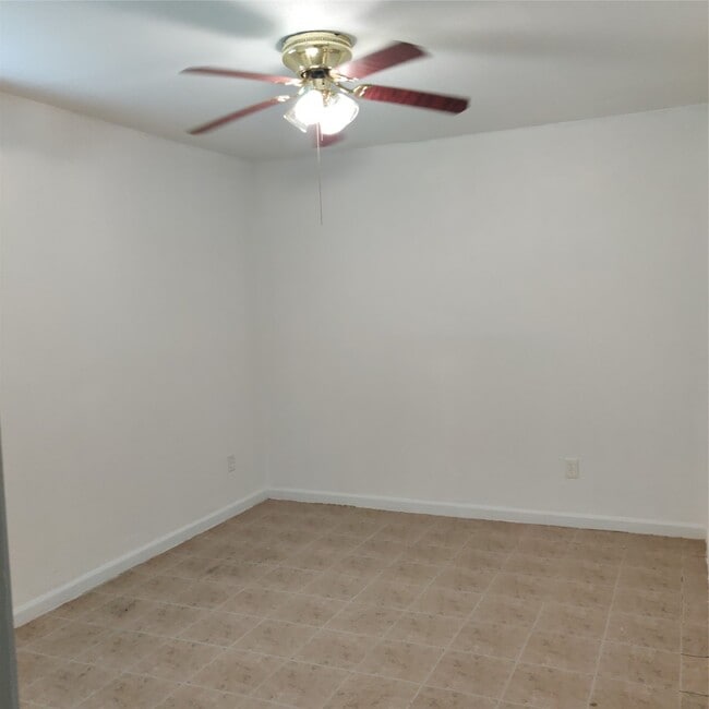 Building Photo - 919 Oak Meadows St