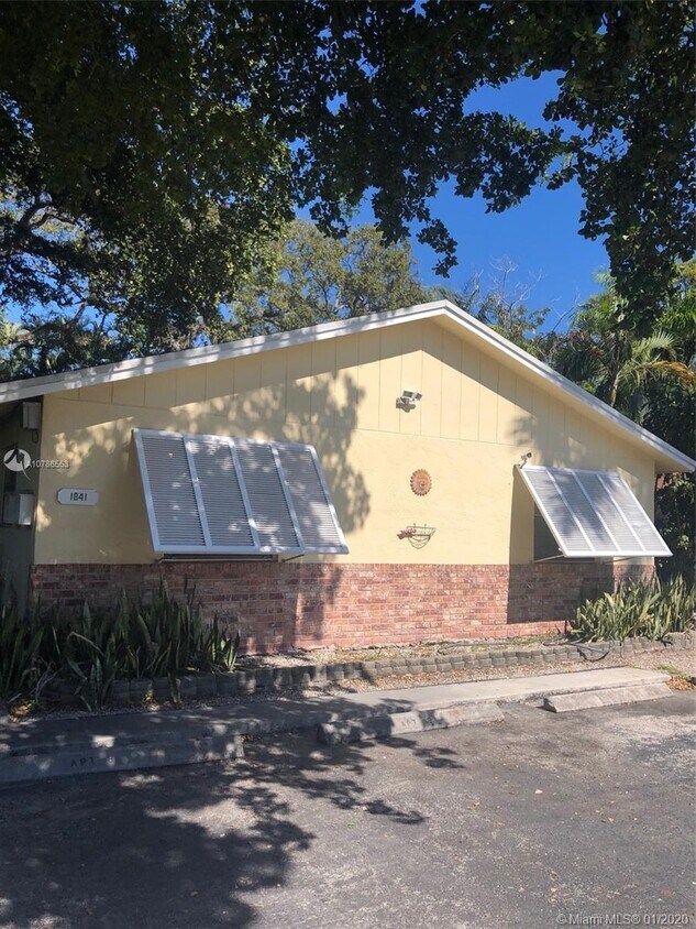 Primary Photo - 1841 SW 22nd St
