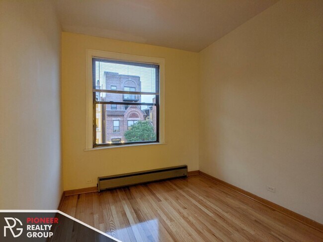 Foto del edificio - 633 W Barry Ave
