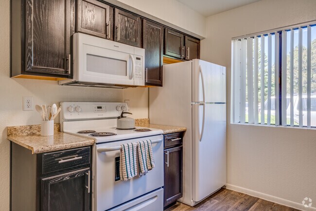 1HAB, 1BA - 607 ft² - Country Club Meadows Apartments