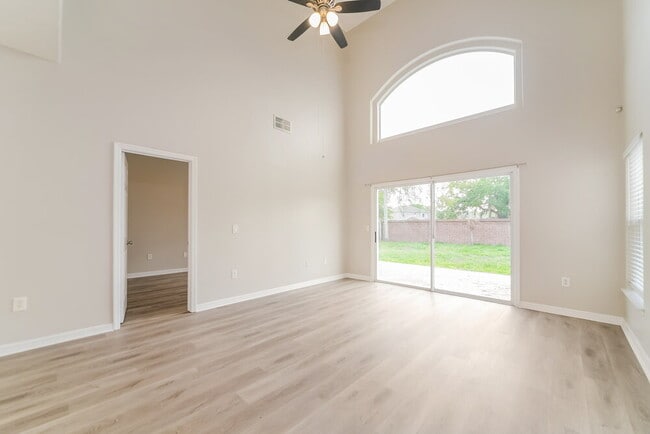 Building Photo - 2034 Meadow Pond Way