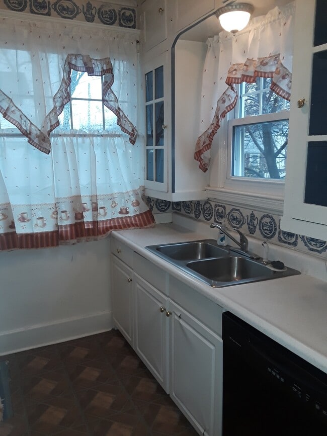 Kitchen - 4563 S 1st St