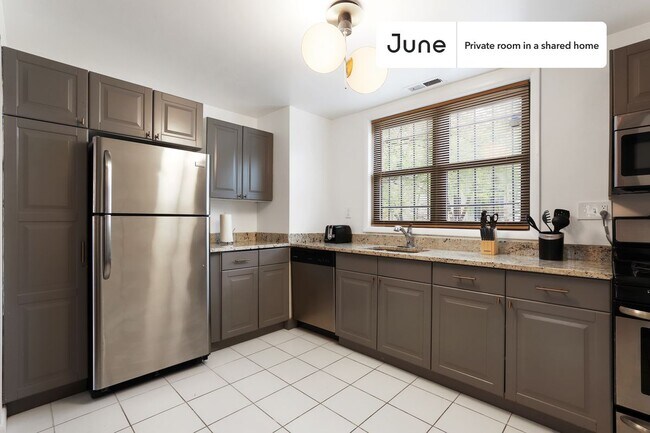 Foto del edificio - Room in Shared 5 bed/2 bath home