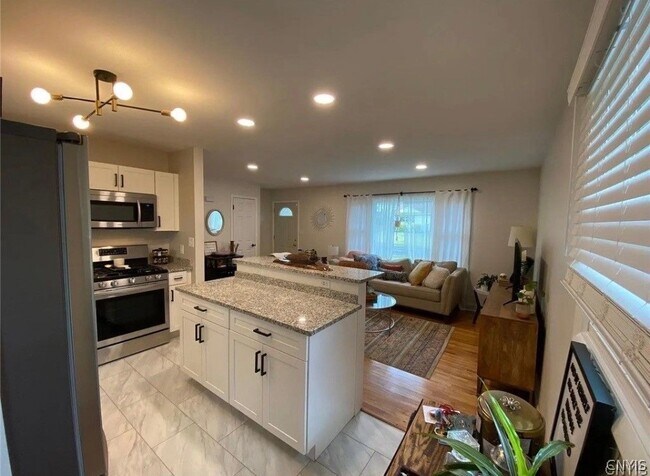 Foto del edificio - 1318 Ashton Rd