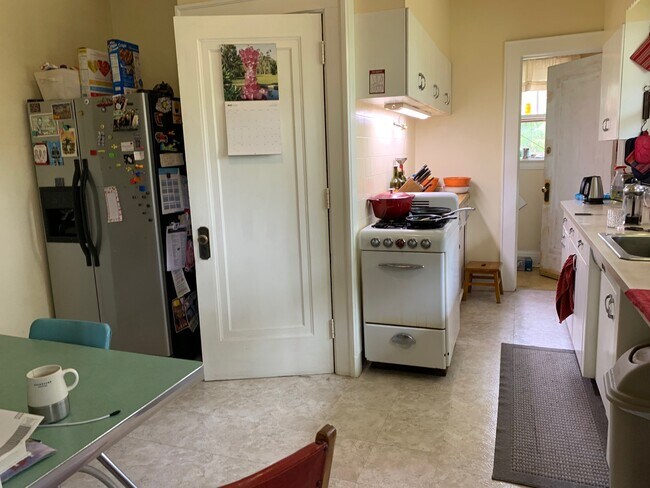 Building Photo - 335 Sheridan Rd