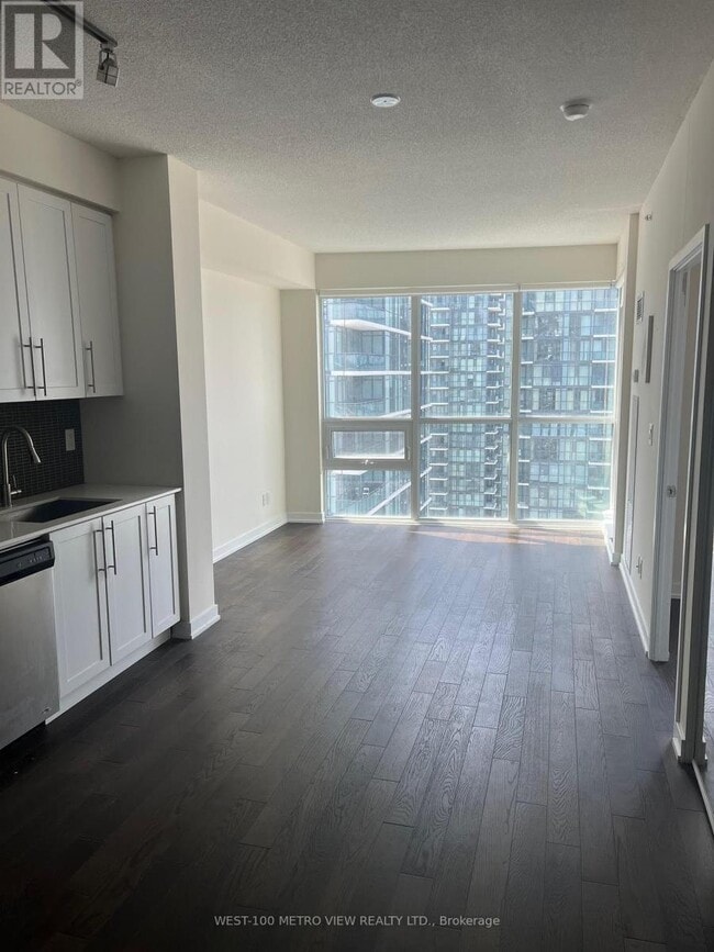 Building Photo - 510-2510 Curran Place