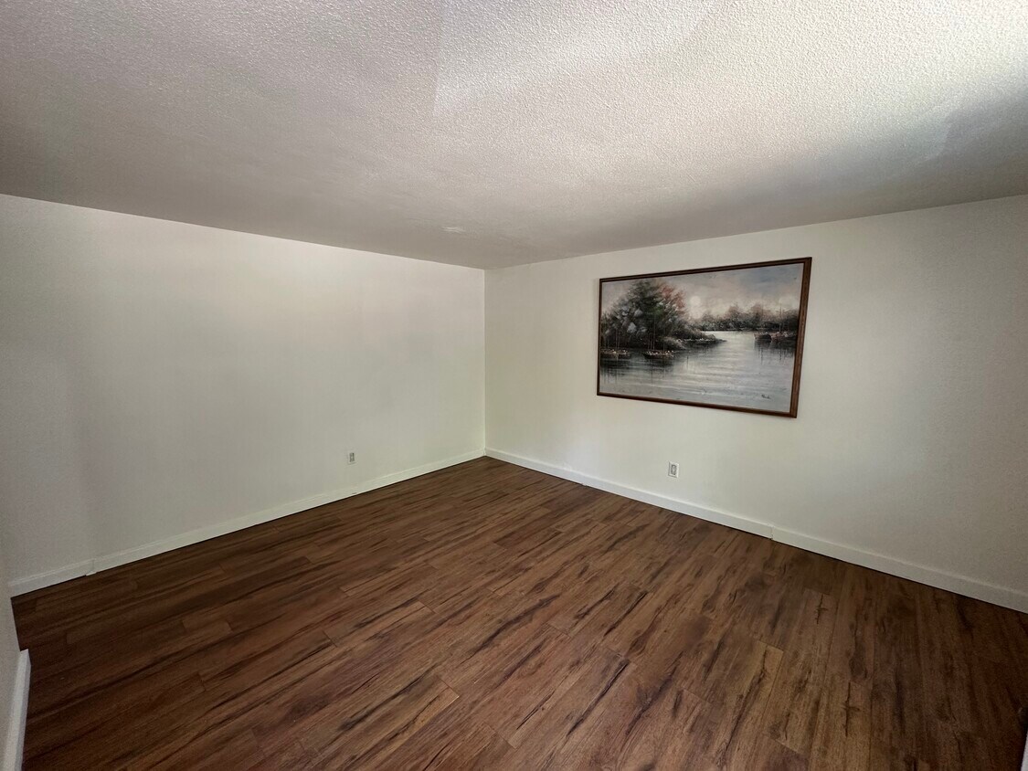 Foto principal - 618 E Main St