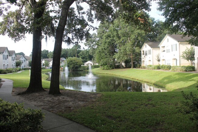 Foto del edificio - Two Bedroom two bath ground floor unit