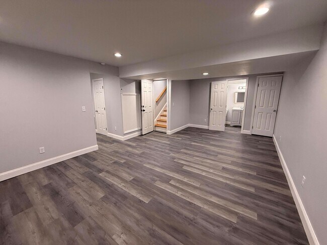 Foto del edificio - 7156 Holland Ln