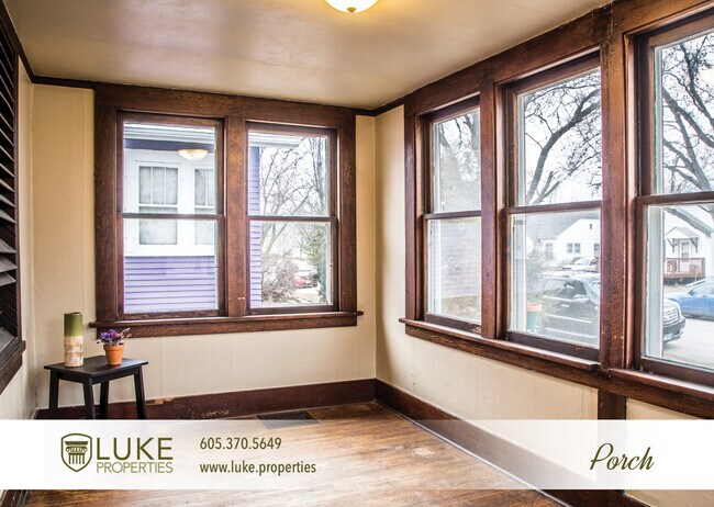 Foto del edificio - 320 N Highland Ave