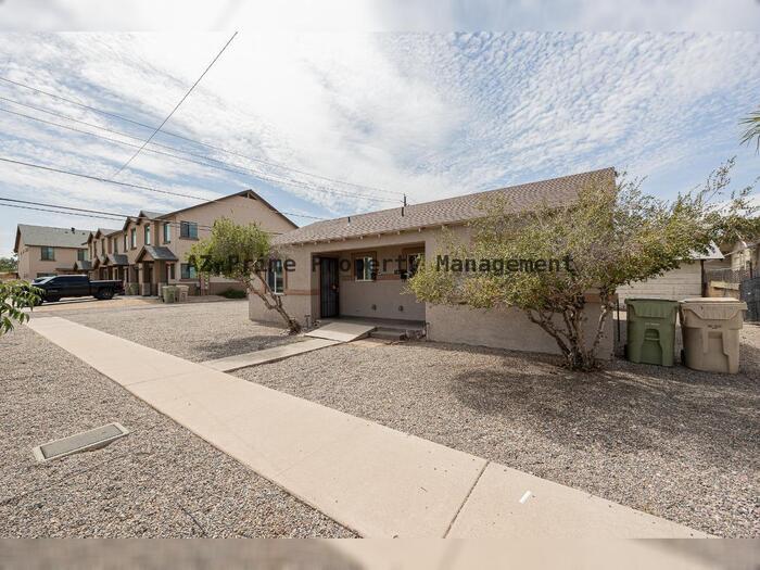 Primary Photo - 5521 W Palmaire Ave