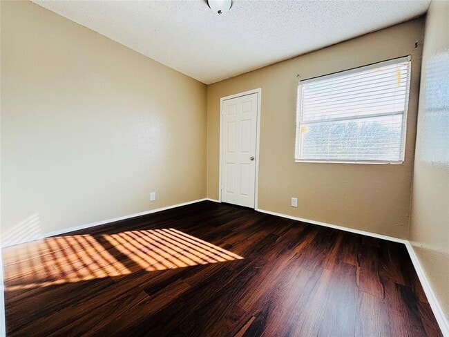 Building Photo - 10309 Brownie Dr