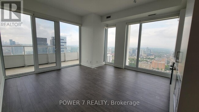 Photo du bâtiment - 88 Queen St E