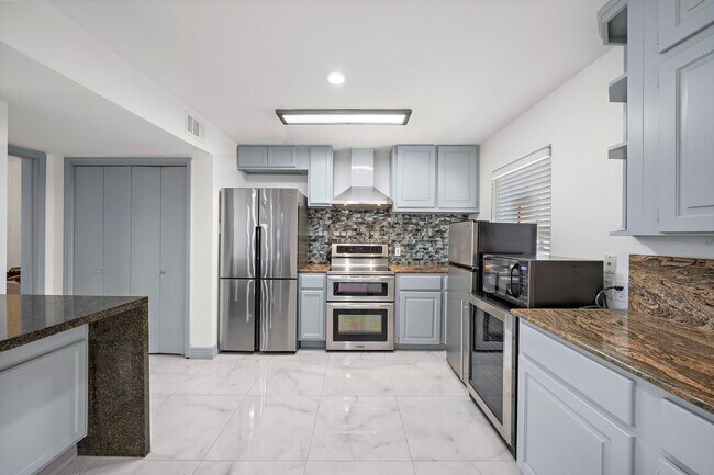 Foto del edificio - 1068 Chimney Rock Rd