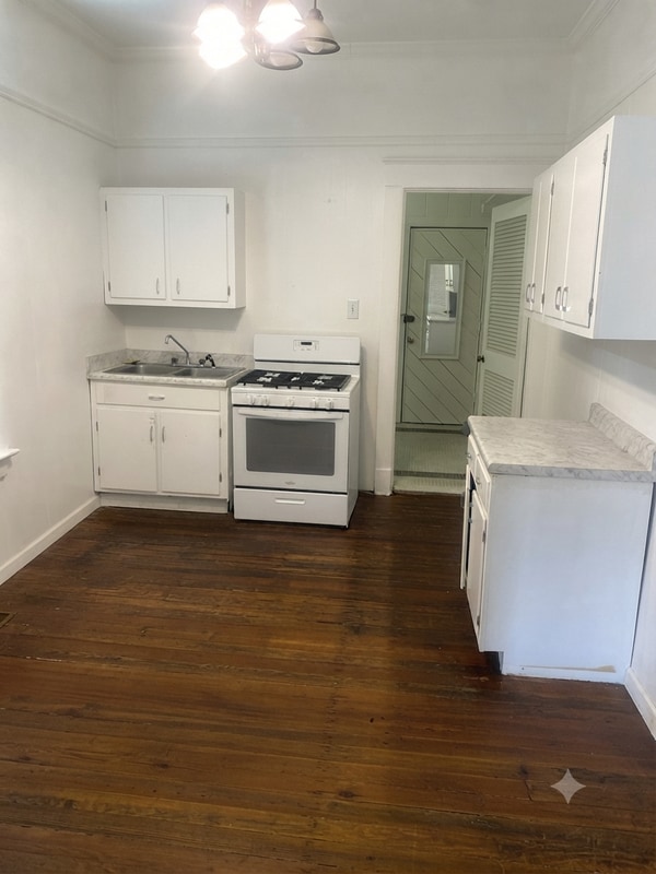 Building Photo - 2096 Court Ave