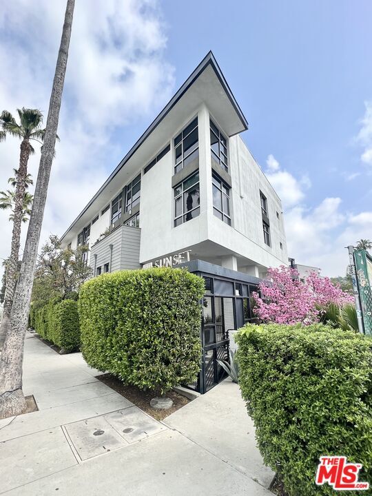 Building Photo - 4111 W Sunset Blvd