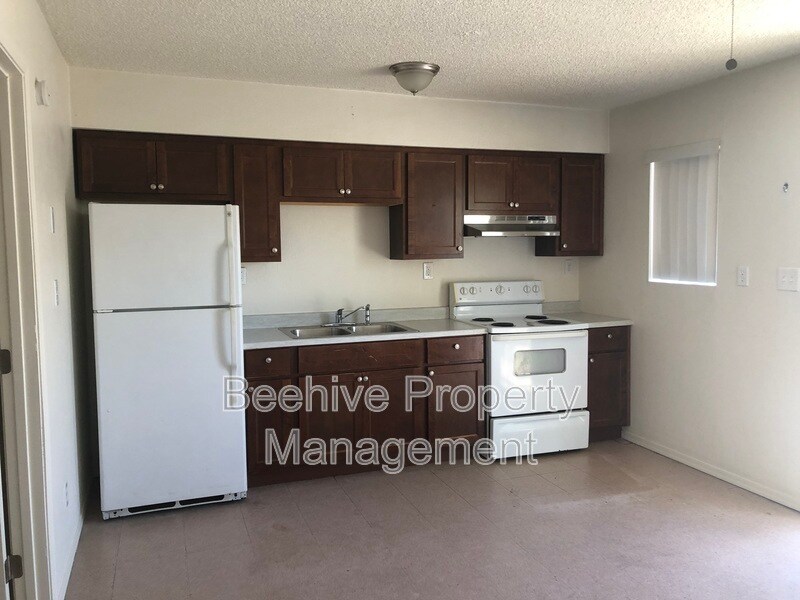 Primary Photo - 1153 E Taylor St