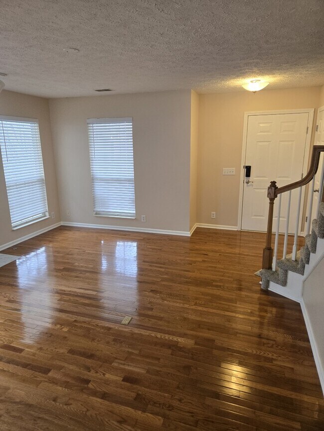 Foto del edificio - 6153 Hampton Hall Way