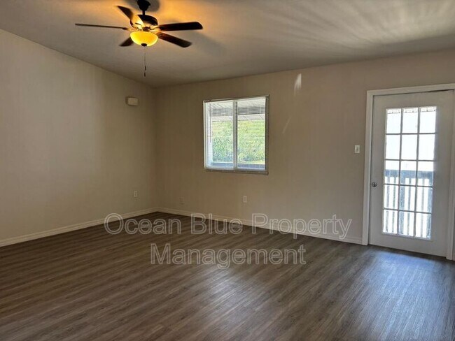 Building Photo - 3754 Lora St