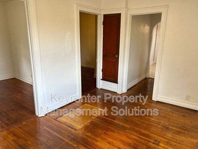 Building Photo - 1014 Hall St