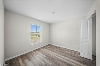 Building Photo - 202 NW 25th Pl