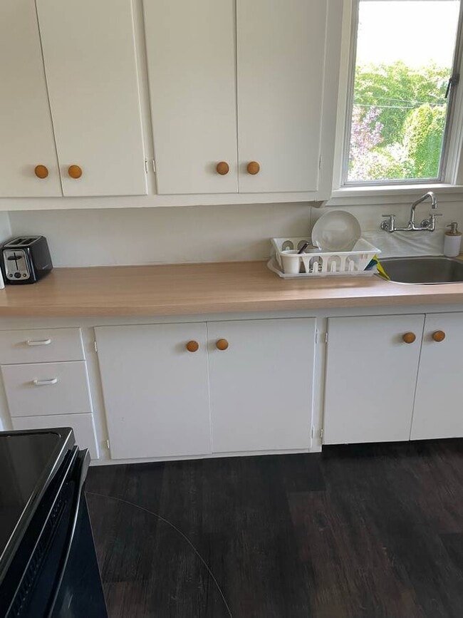 Building Photo - 3853 W 15th Ave