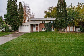 Building Photo - 615 Crestview Ave