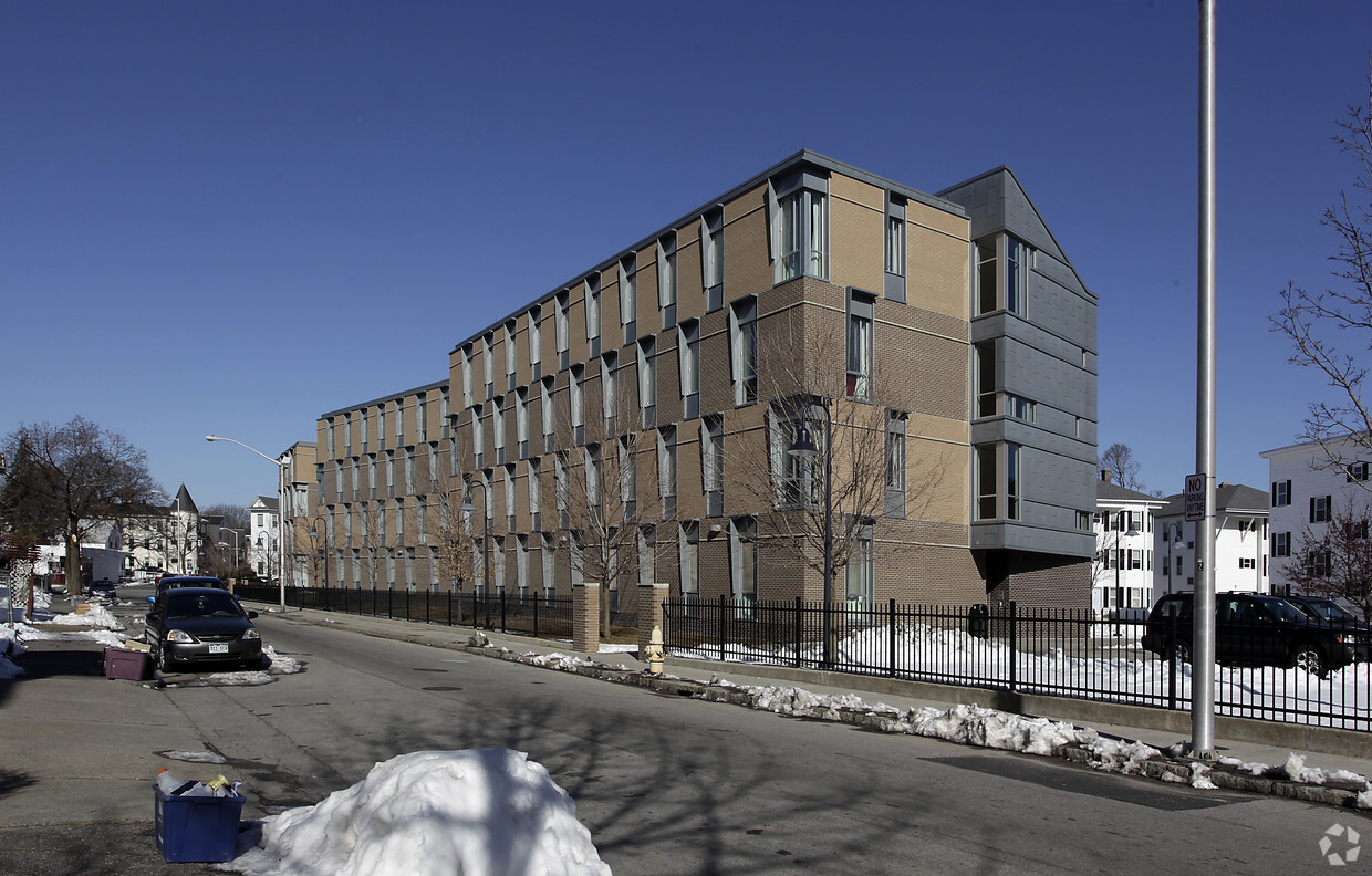 Primary Photo - Clark University Blackstone Hall