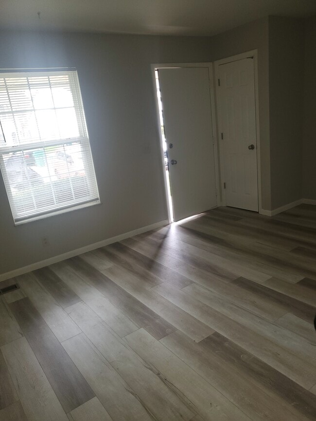 Living Room - 20 Eastgate Ave